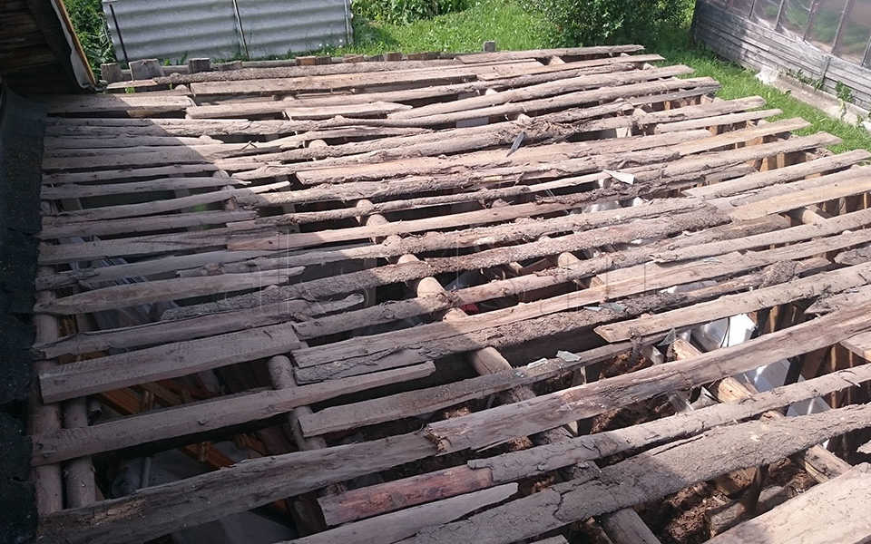 Разборка деревянного пристроя к сараю. Кировская обл