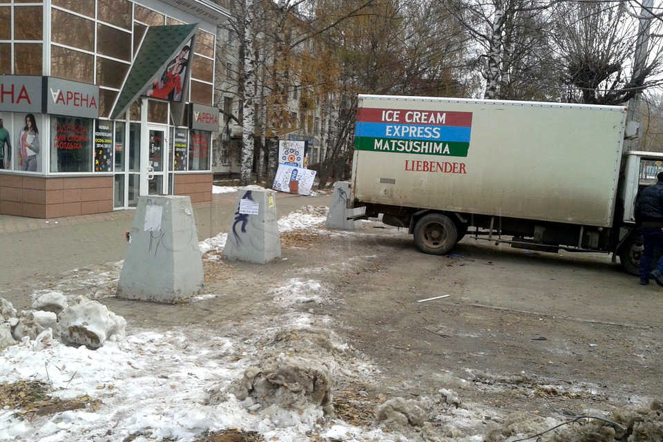 Демонтаж рекламного щита. ул Воровского, г Киров