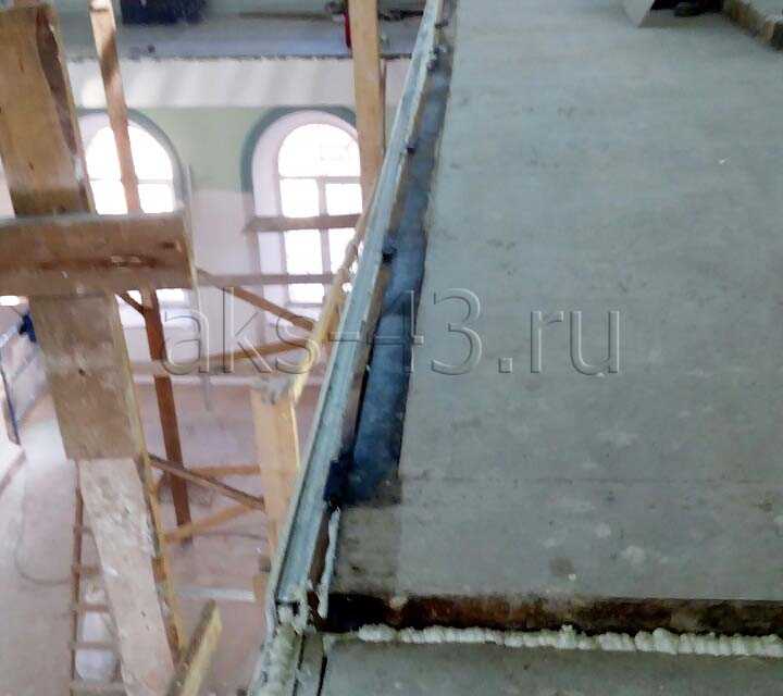 Демонтаж балкона и лестницы. Слободской
