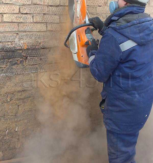Резка проемов под ворота в кирпичных и бетонных стенах. Кирово-Чепецк